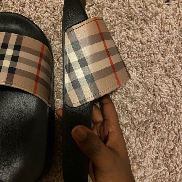 Size 35 in womens. Recommend to anyone who wear a size 4 or under. - Picture 3 of 3